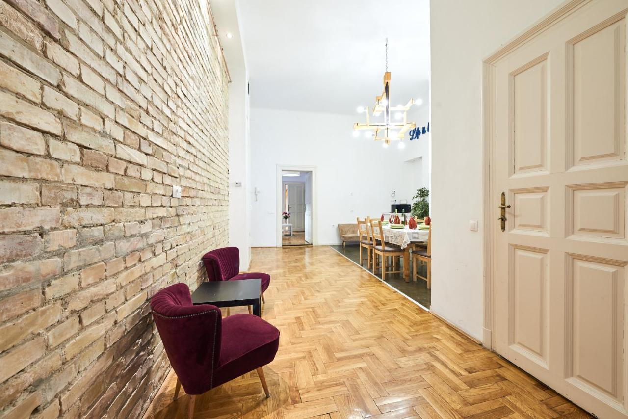 Large Apartment For Groups City Center Dist. VII Budapest Bagian luar foto