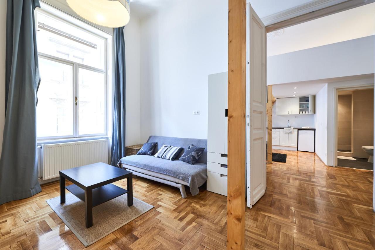 Large Apartment For Groups City Center Dist. VII Budapest Bagian luar foto