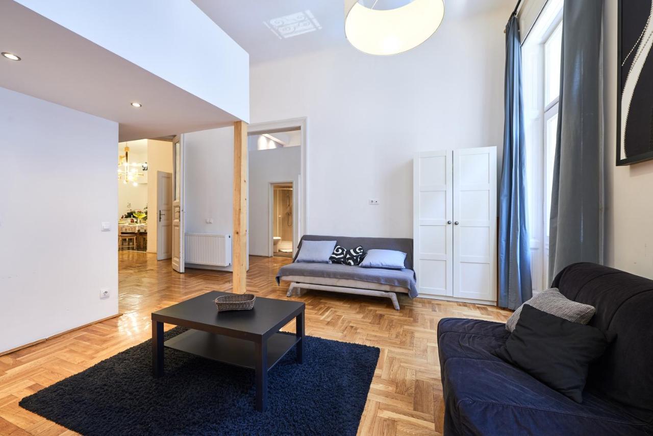 Large Apartment For Groups City Center Dist. VII Budapest Bagian luar foto
