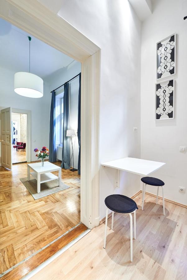Large Apartment For Groups City Center Dist. VII Budapest Bagian luar foto