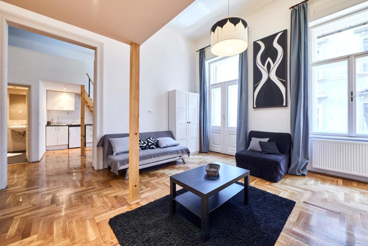 Large Apartment For Groups City Center Dist. VII Budapest Bagian luar foto